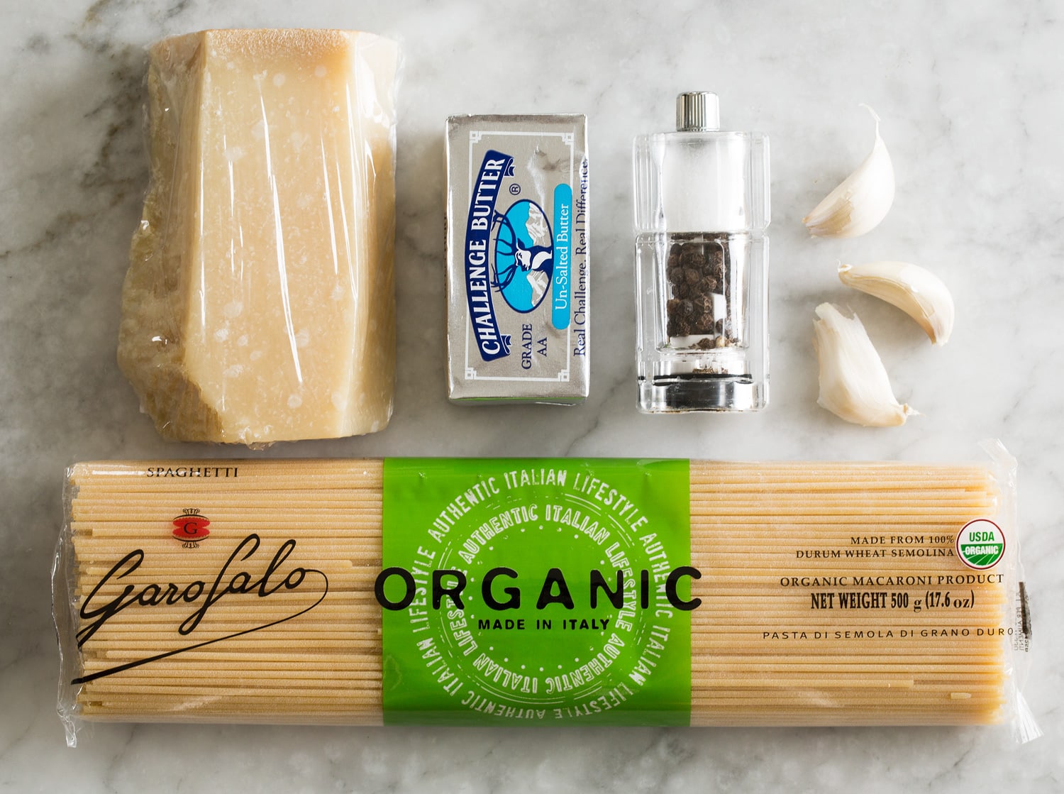 Ingredients needed for garlic parmesan pasta.